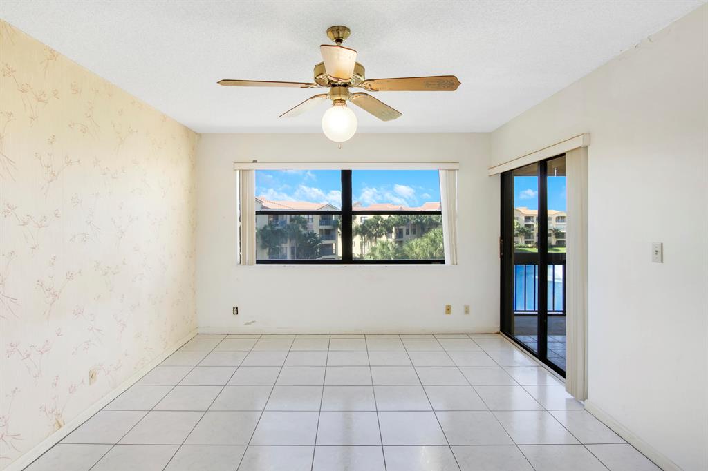 700 Uno Lago Drive 401