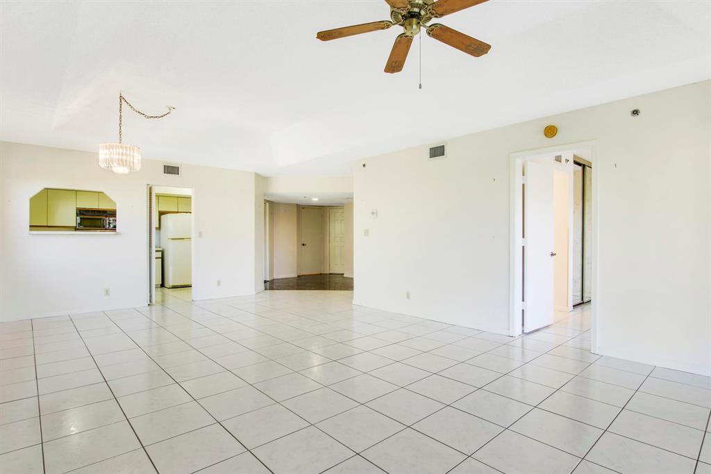 700 Uno Lago Drive 401