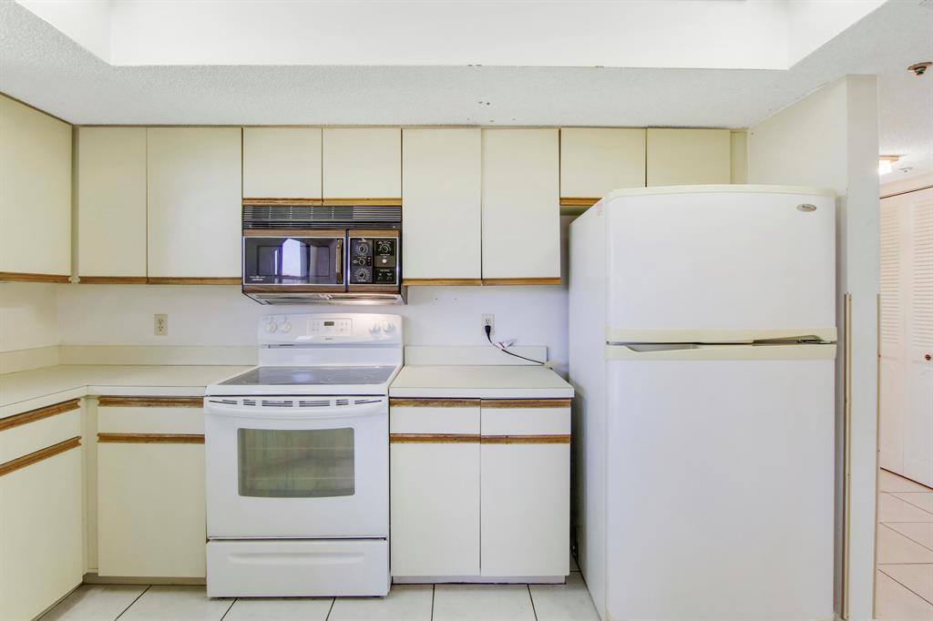 700 Uno Lago Drive 401