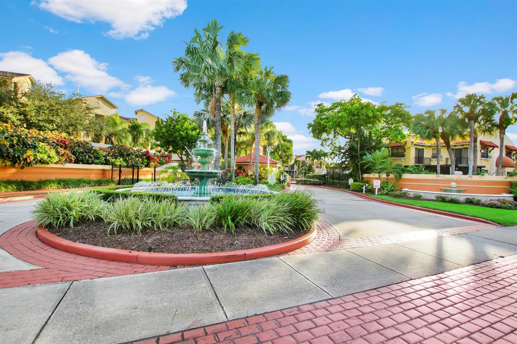 700 Uno Lago Drive 401