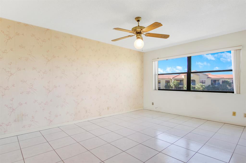 700 Uno Lago Drive 401