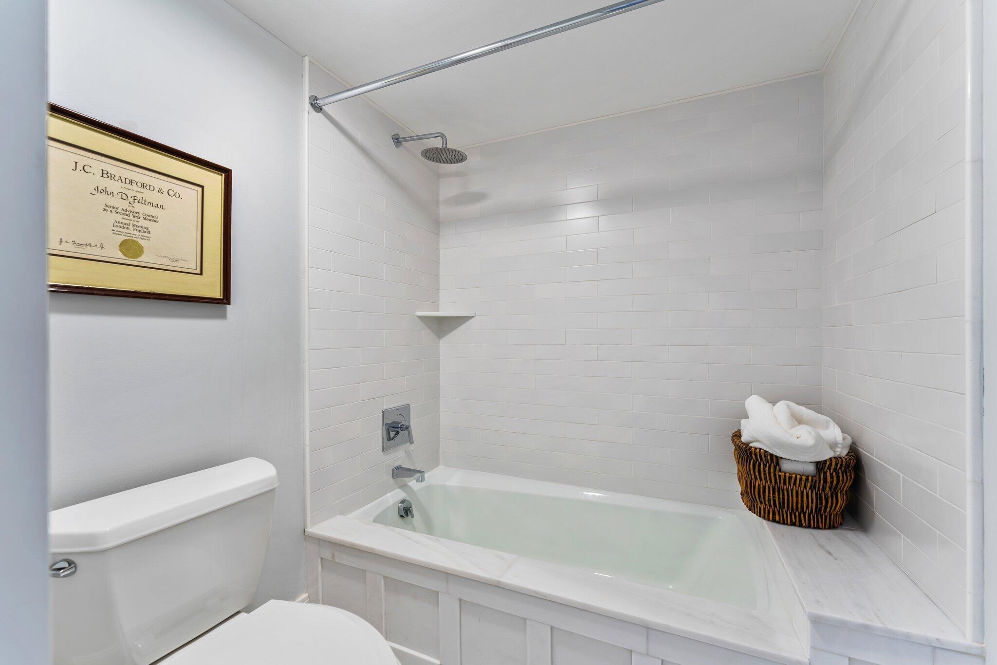 100 Lakeshore Drive 554