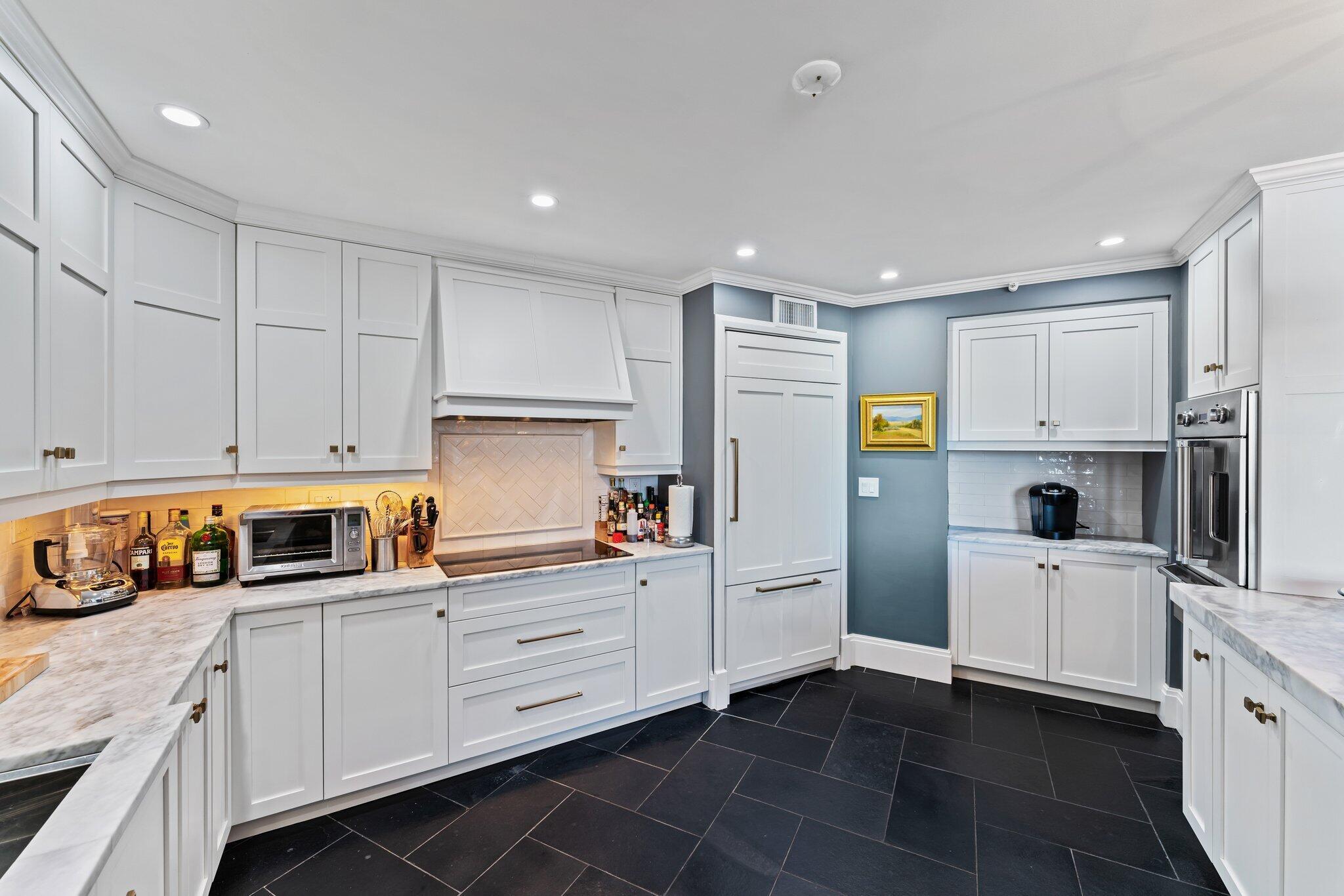 100 Lakeshore Drive 554