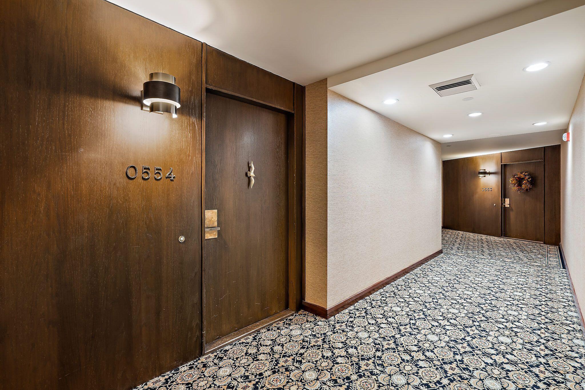 100 Lakeshore Drive 554