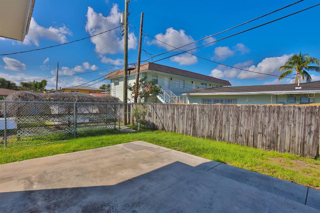 2275 SE 6th Street