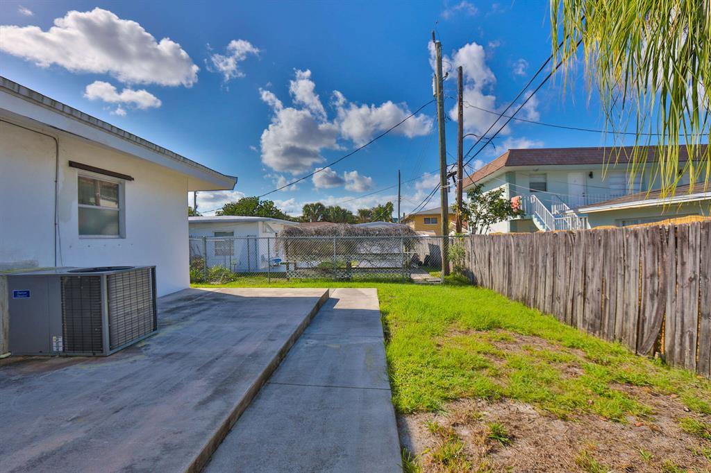 2275 SE 6th Street