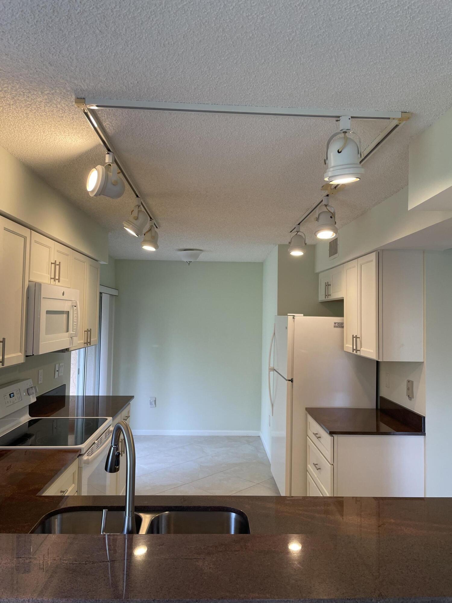 9989 Harbour Lake Circle Unit: 102