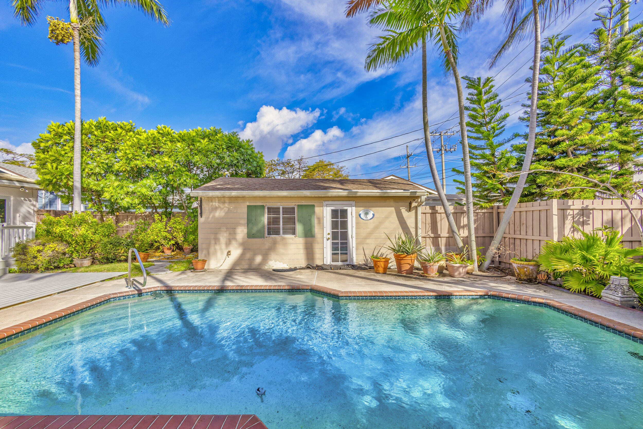 1128 N Palmway