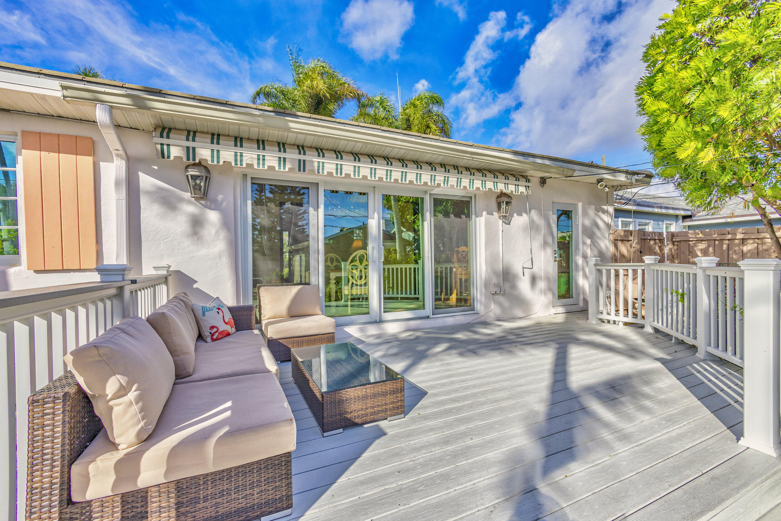 1128 N Palmway