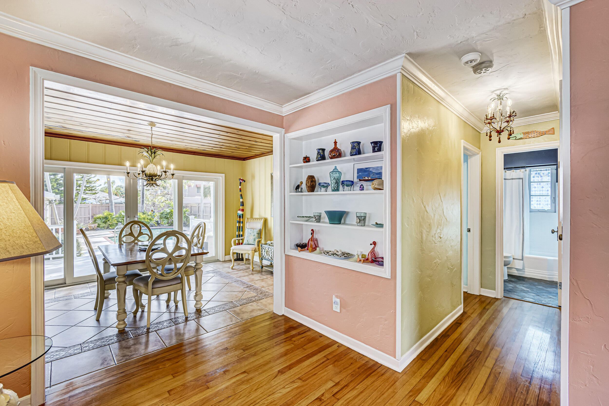 1128 N Palmway