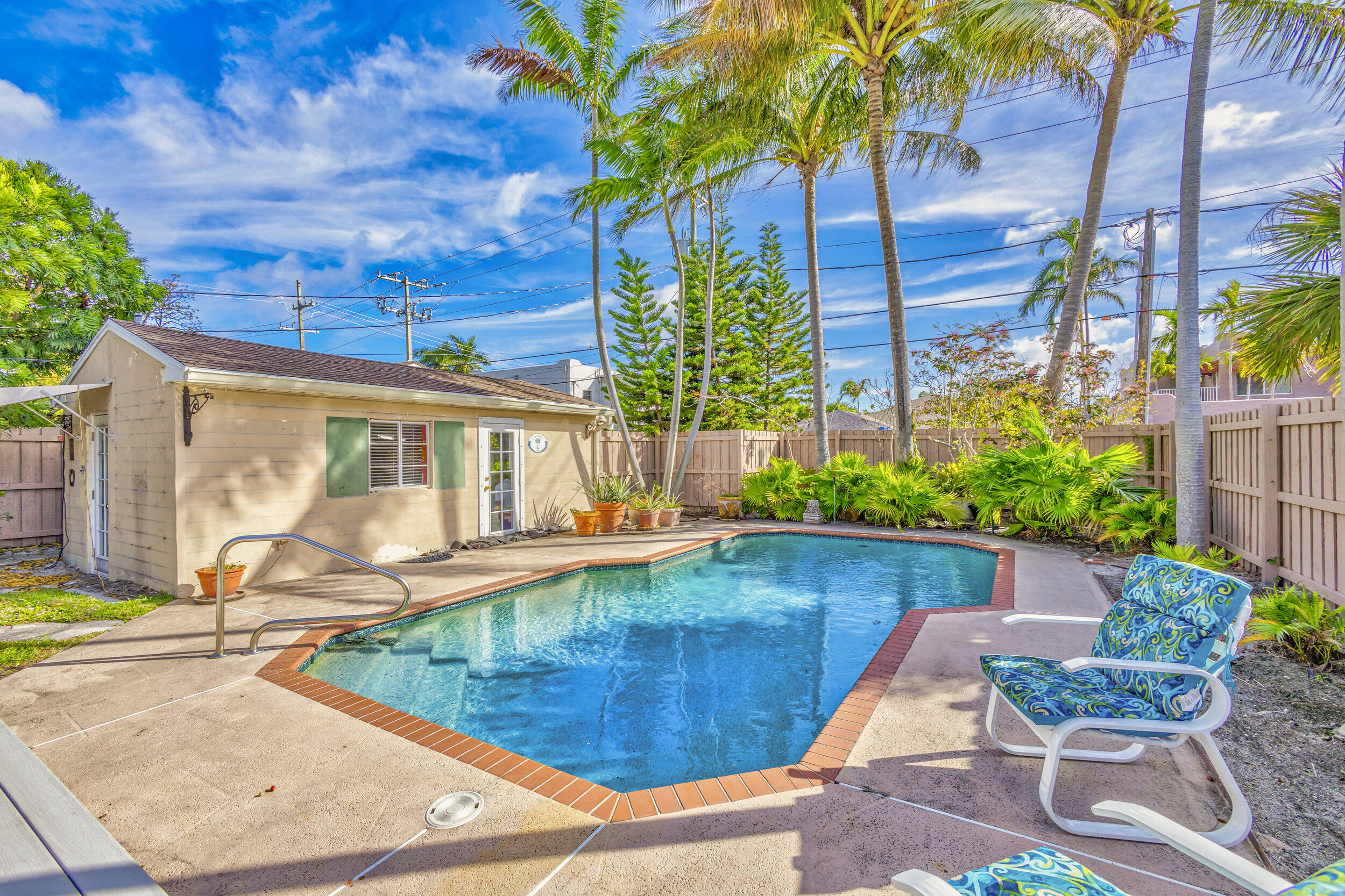 1128 N Palmway