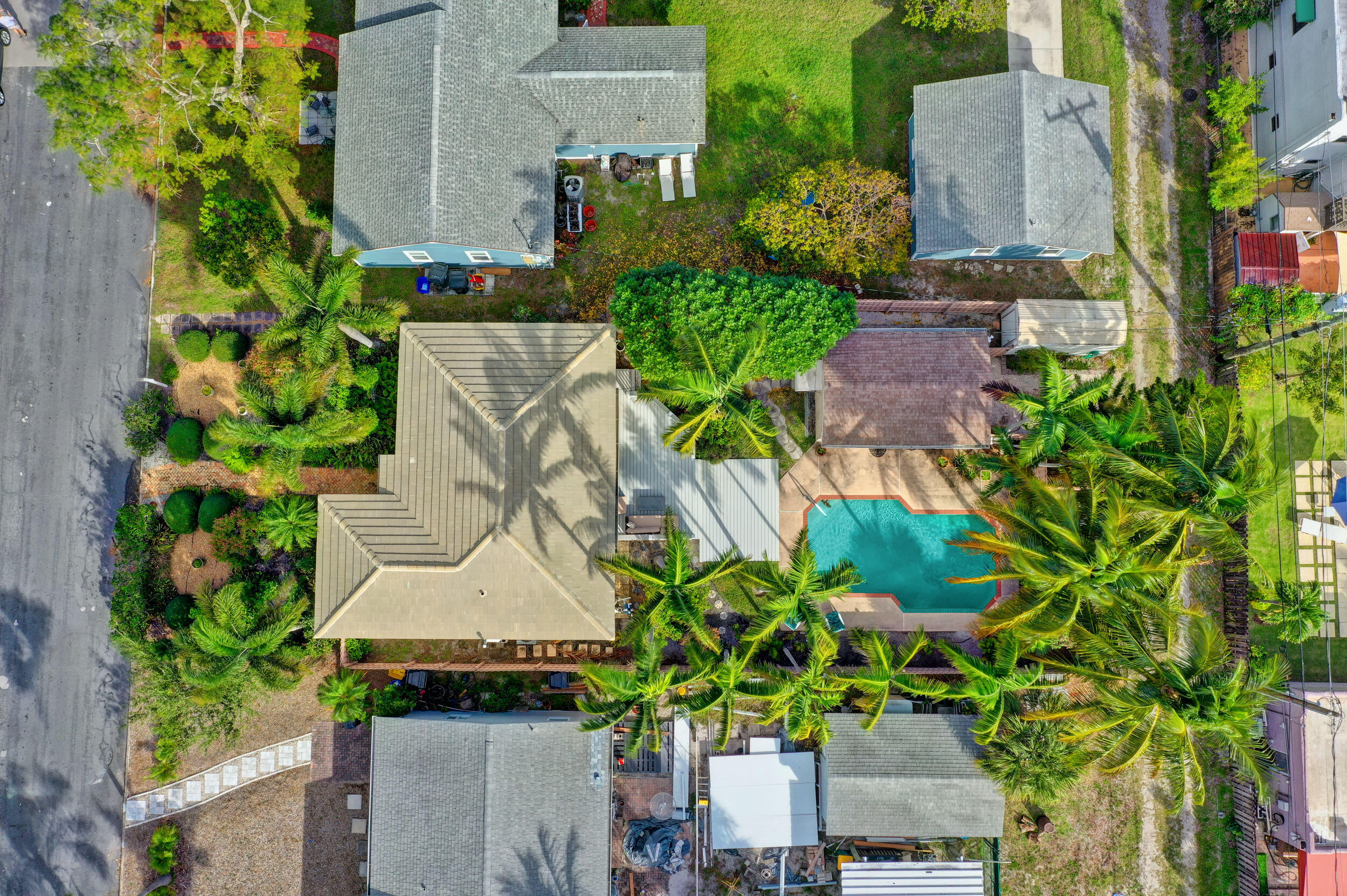 1128 N Palmway