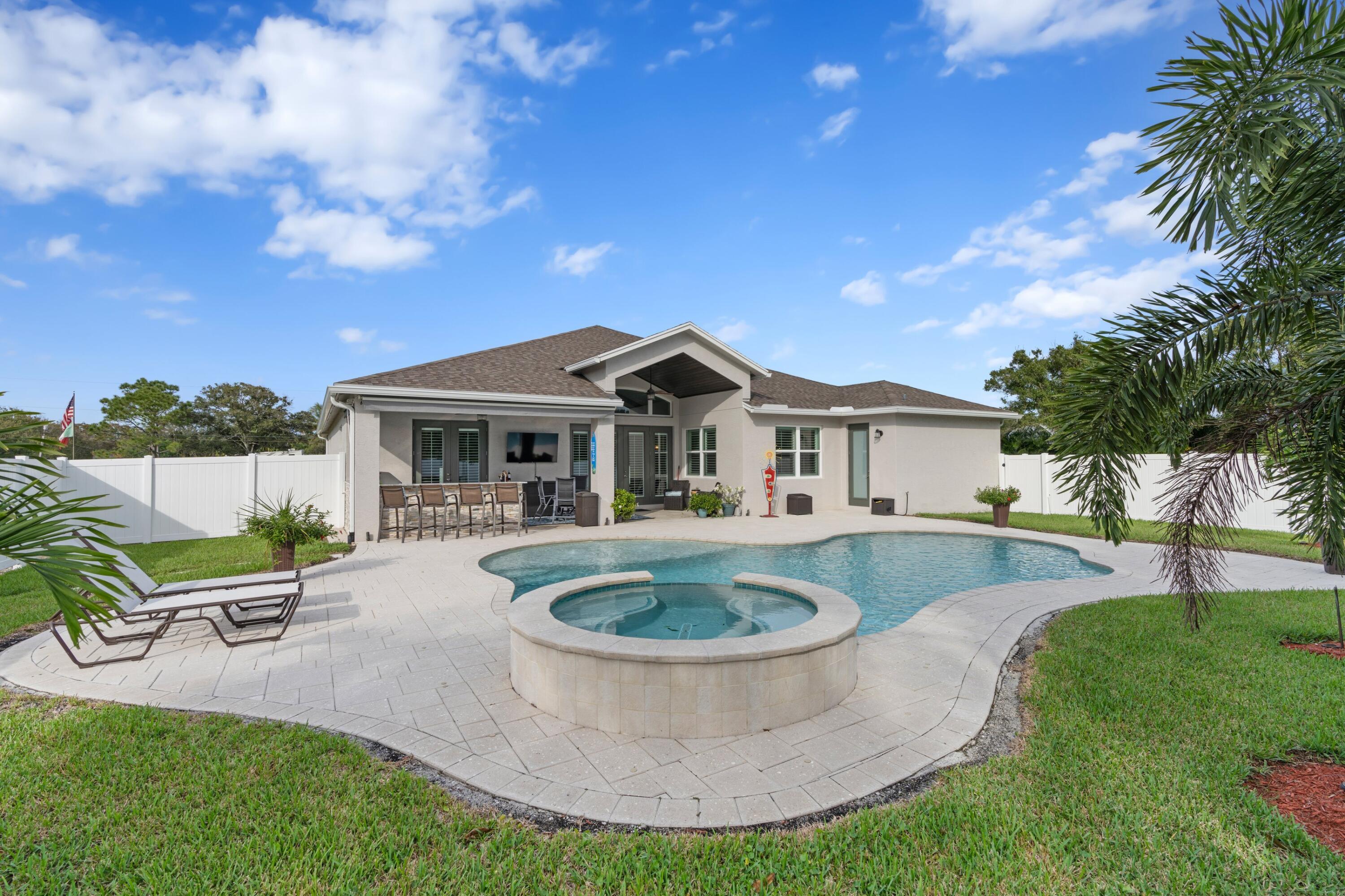 7742 165th Street N
