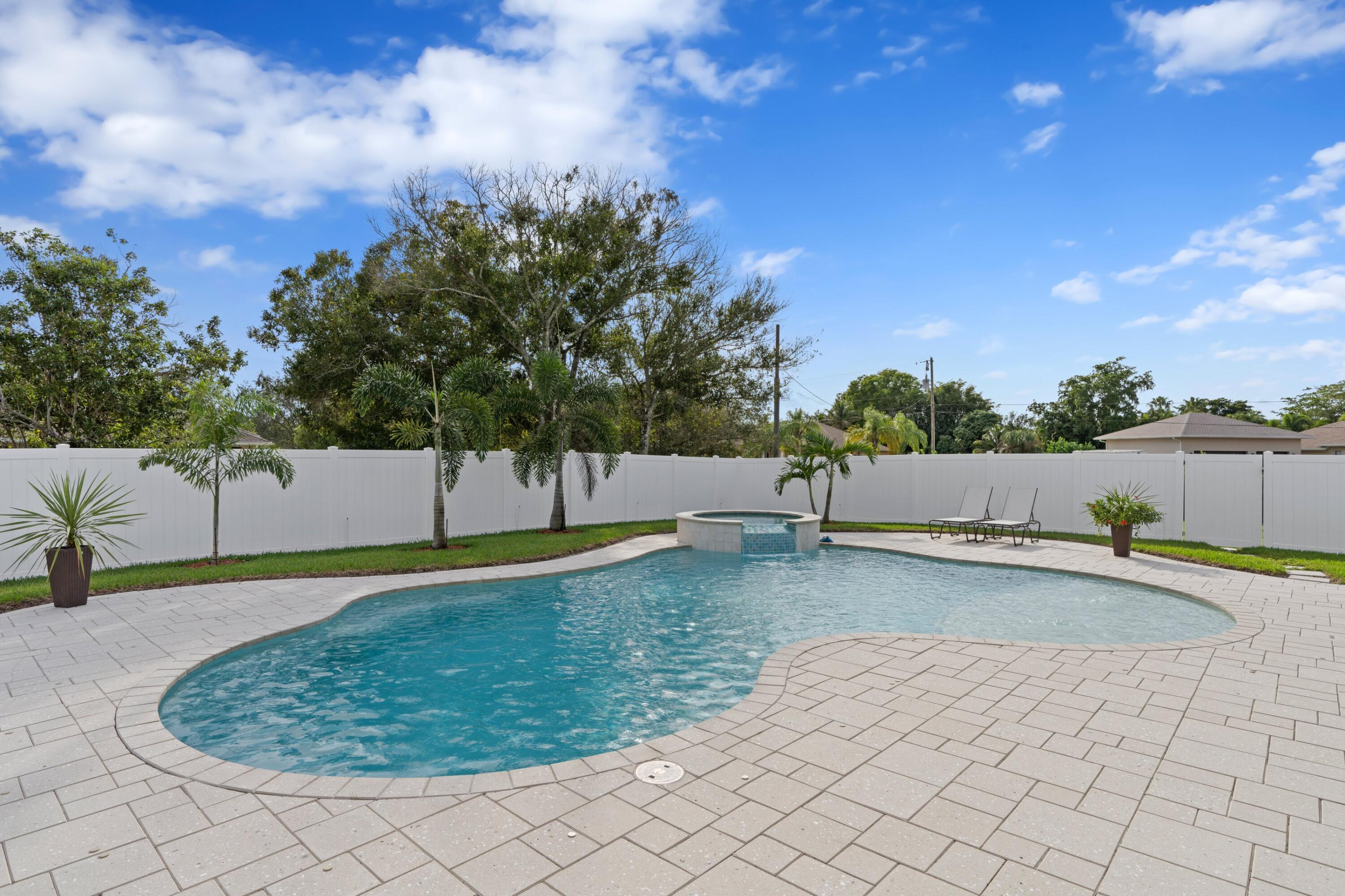 7742 165th Street N