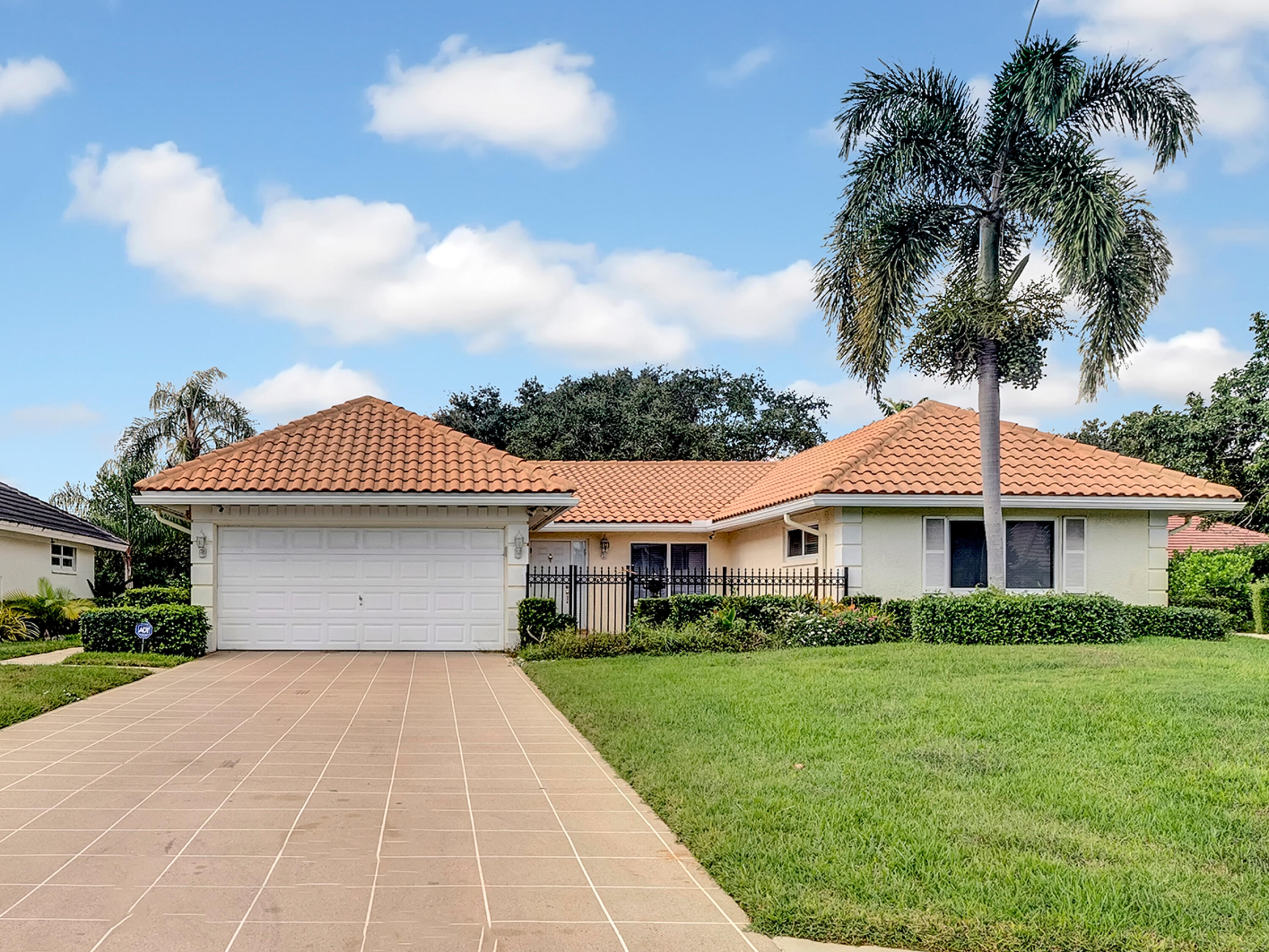 10251 Green Trail Drive N