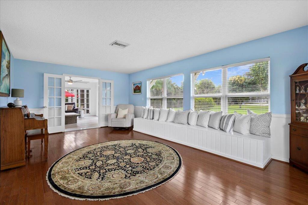 864 Whippoorwill Row