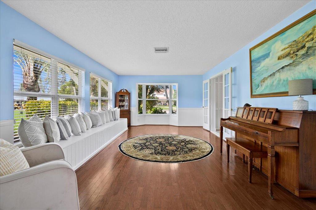 864 Whippoorwill Row