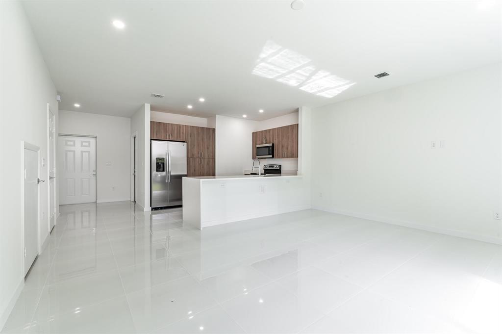 1285 Crystal Way Unit: 103