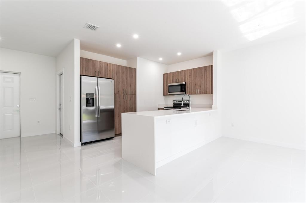 1285 Crystal Way Unit: 103