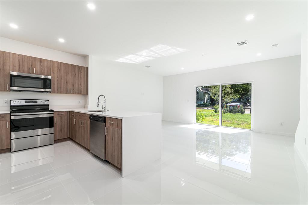 1285 Crystal Way Unit: 103