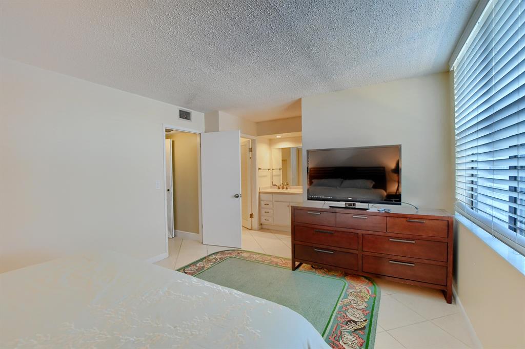 825 Egret Circle 305