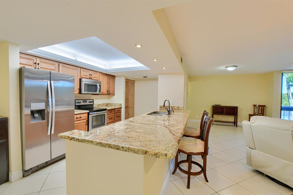 825 Egret Circle 305