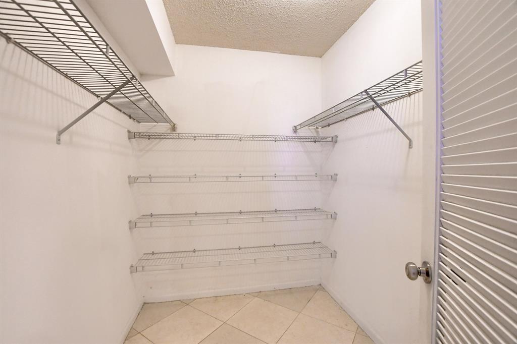 825 Egret Circle 305
