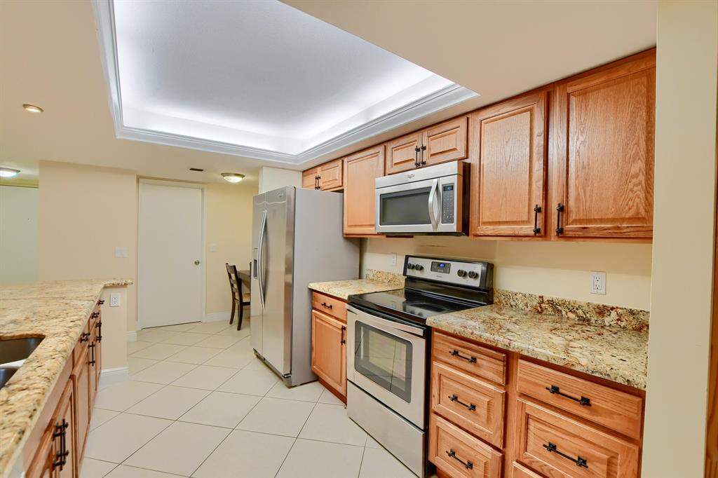 825 Egret Circle 305
