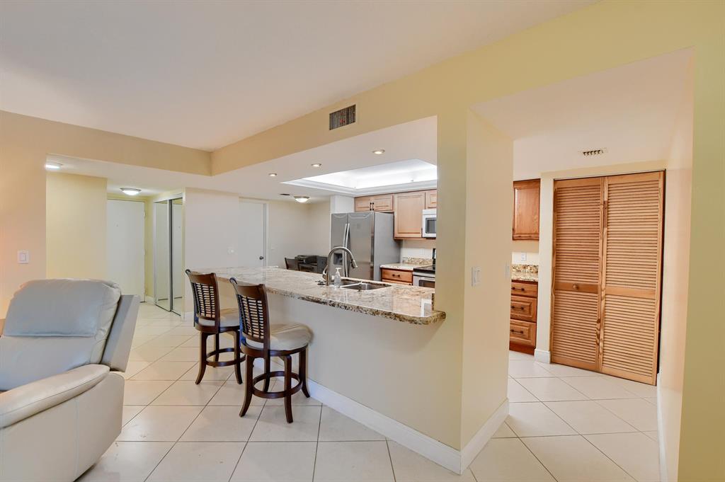 825 Egret Circle 305