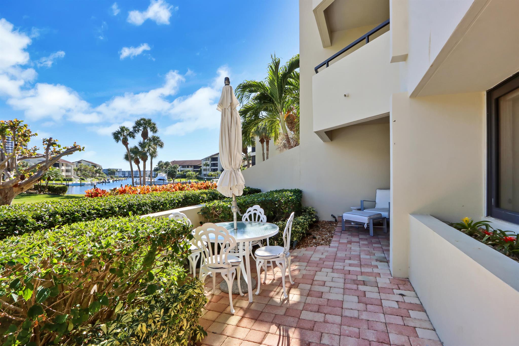 1132 Marine Way W E1l
