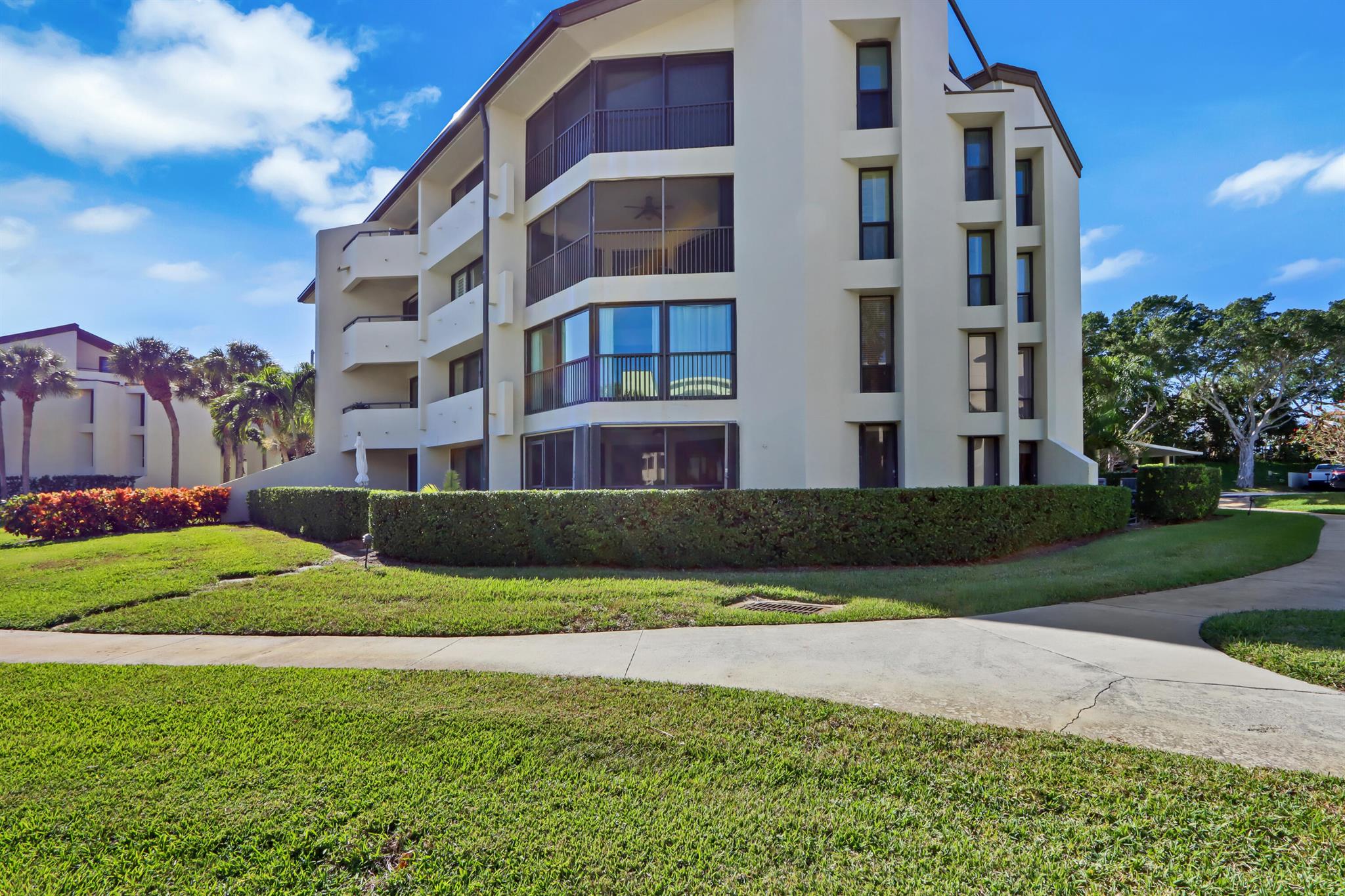 1132 Marine Way W E1l