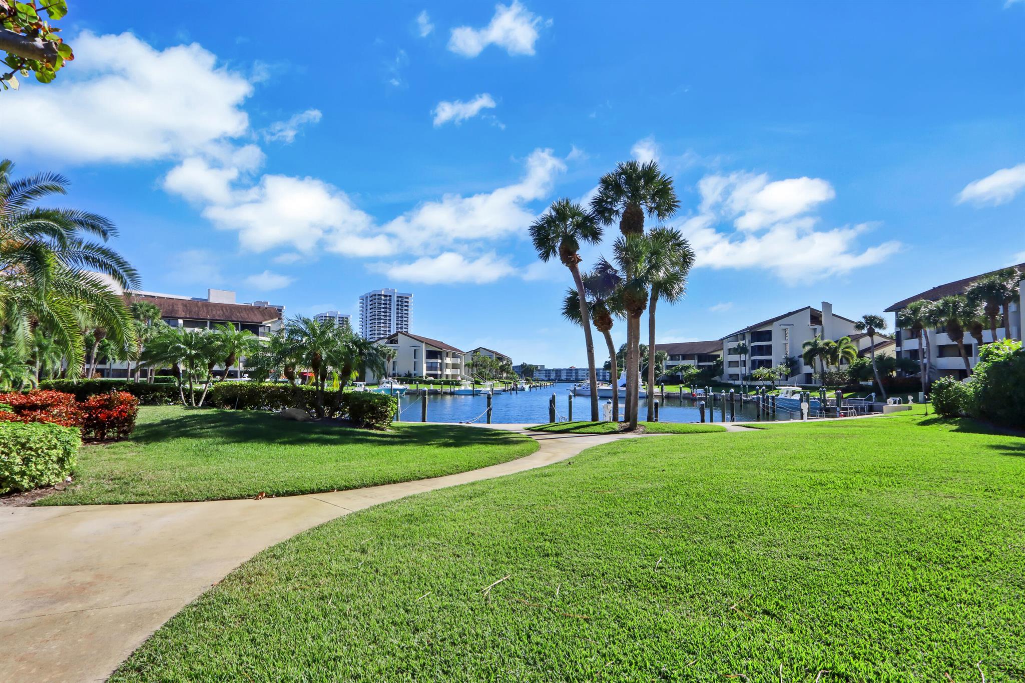 1132 Marine Way W E1l