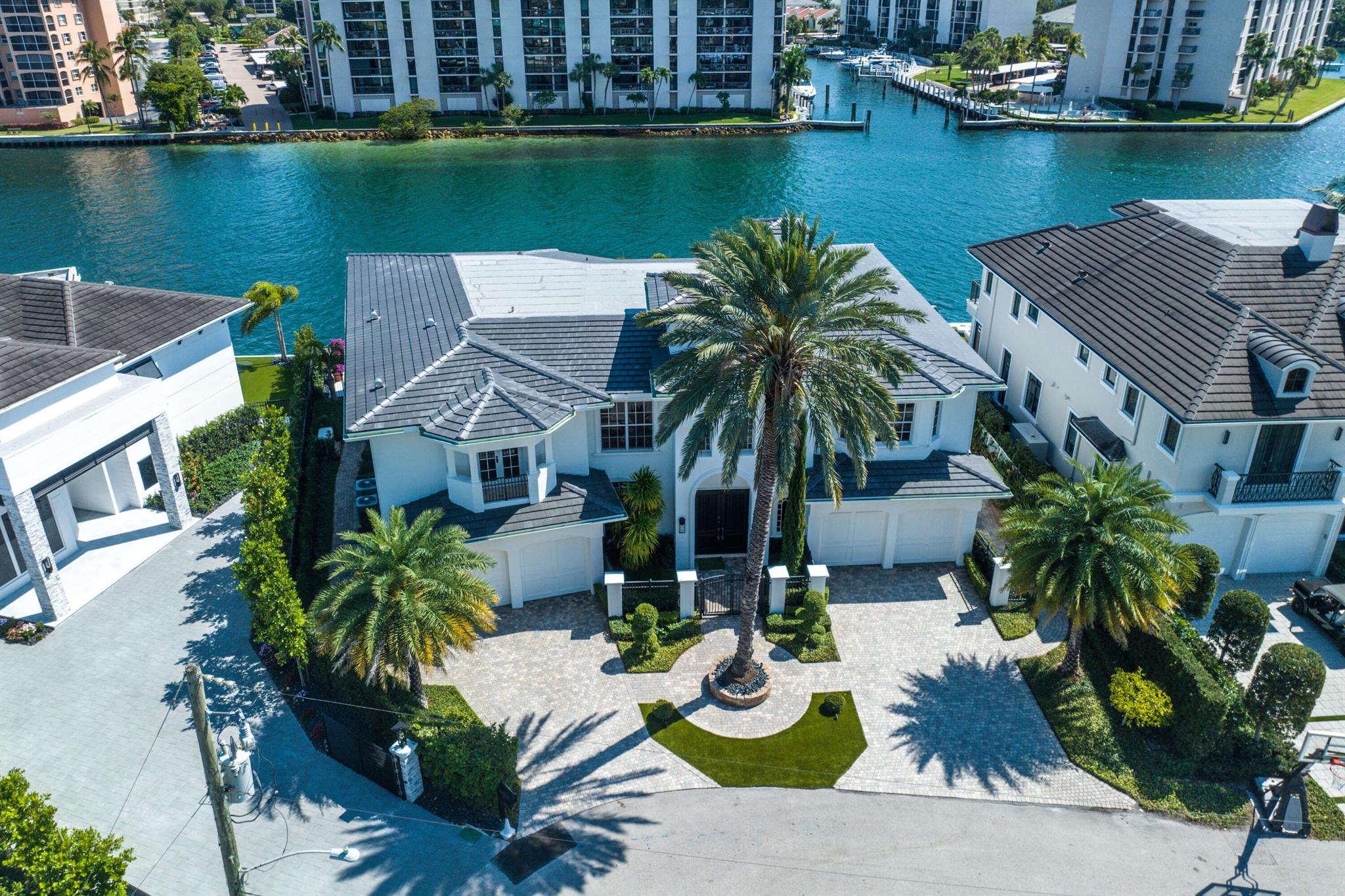 794 NE Harbour Drive