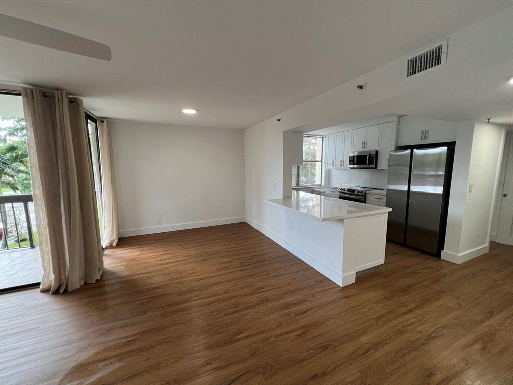 955 Egret Circle 211