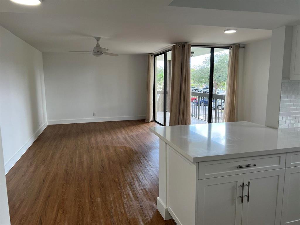 955 Egret Circle 211
