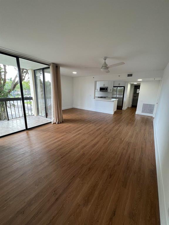 955 Egret Circle 211