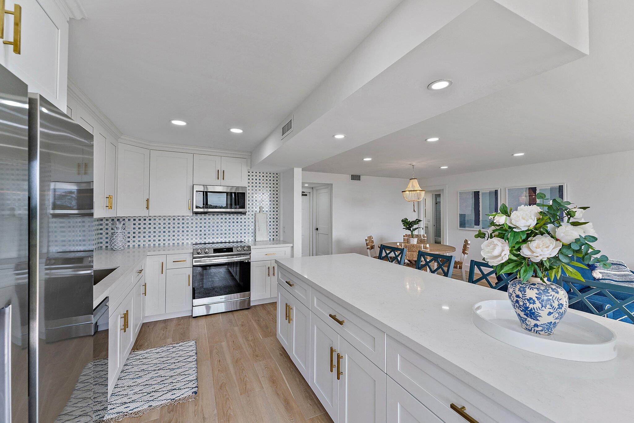 5390 Woodland Lakes Drive 304