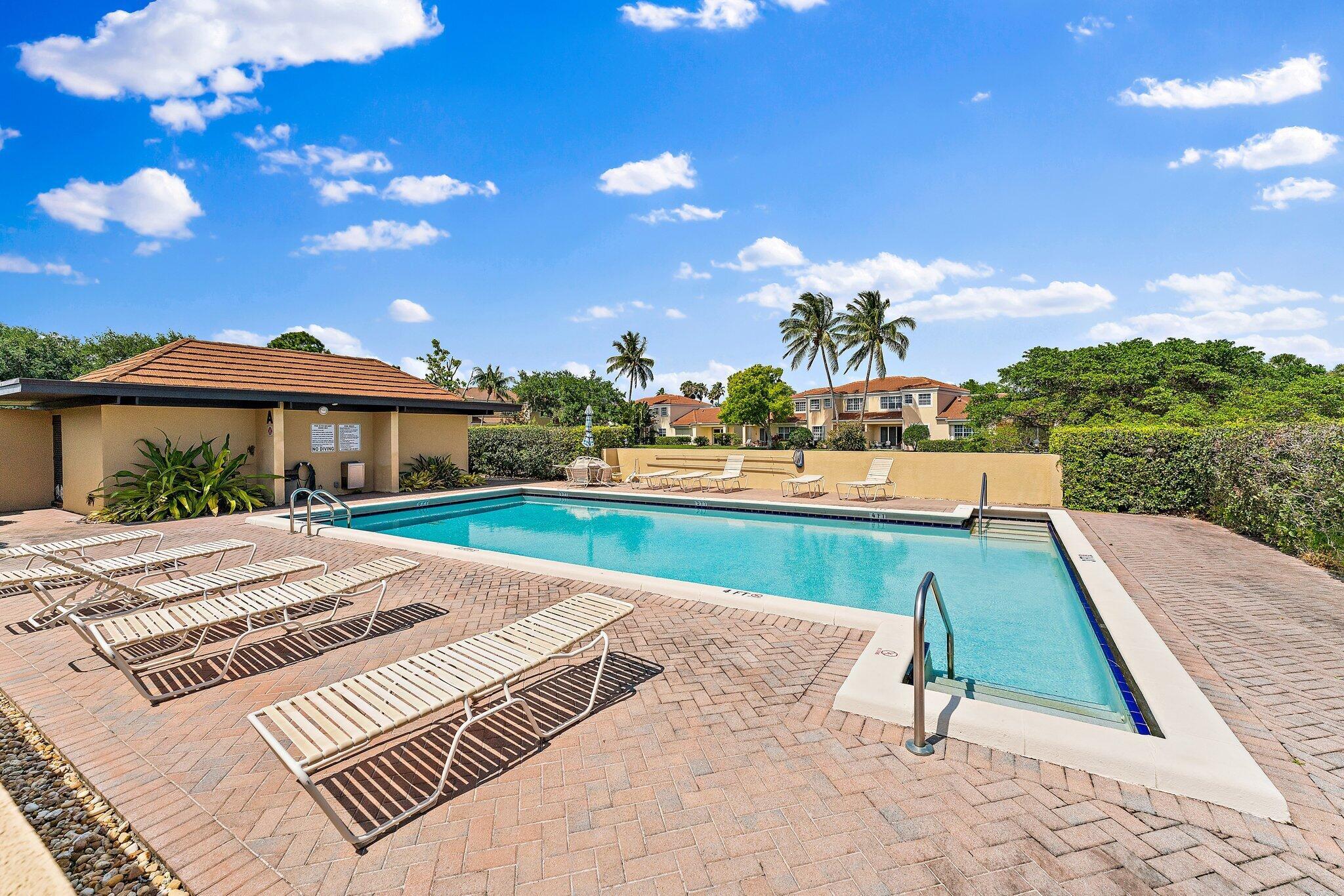 5390 Woodland Lakes Drive 304