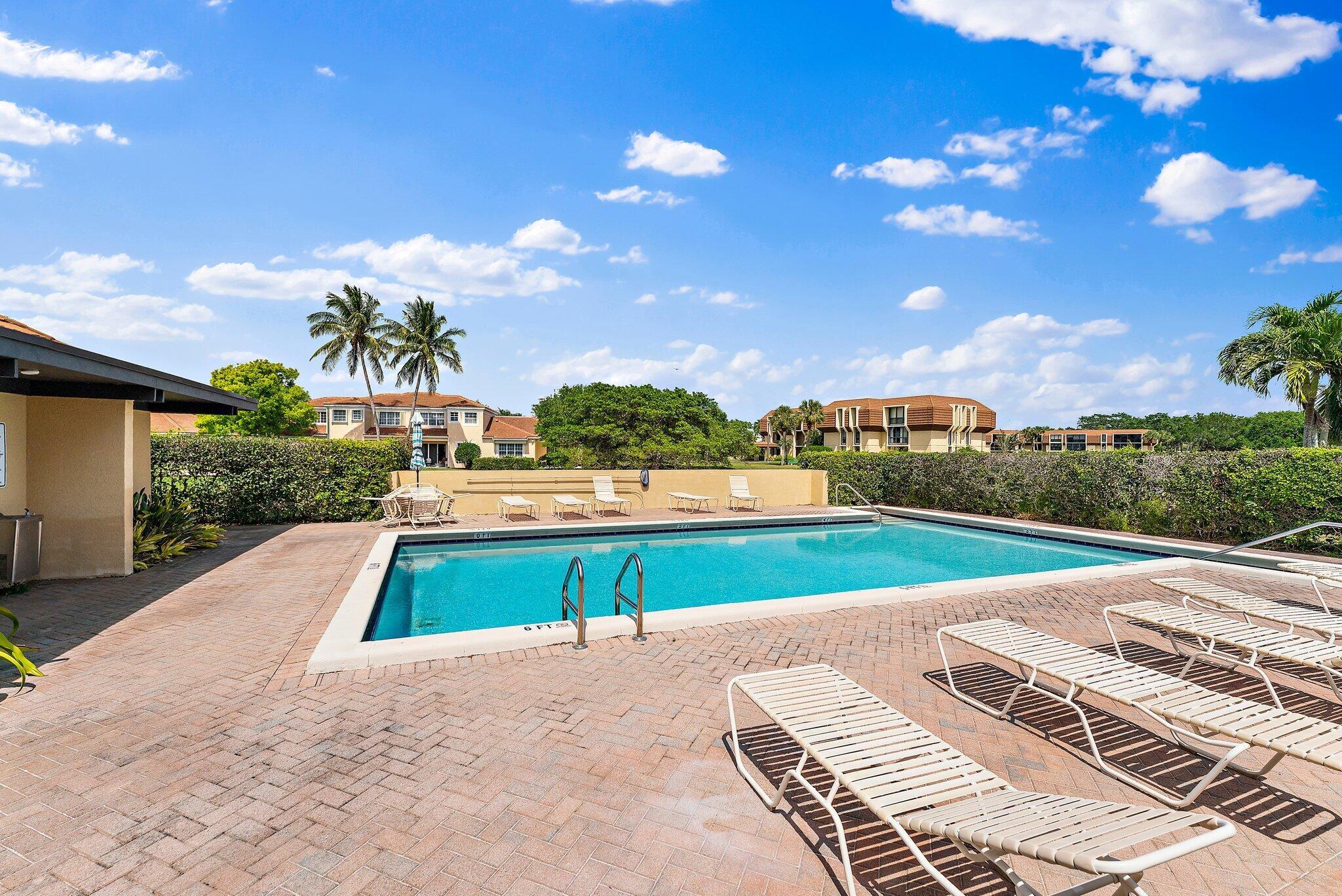 5390 Woodland Lakes Drive 304