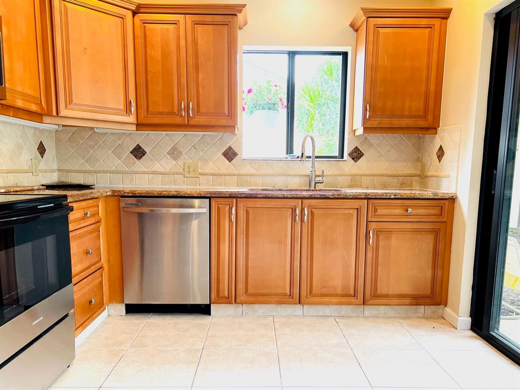 235 SW 29th Avenue