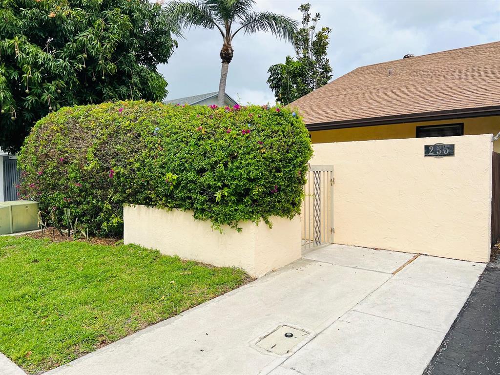 235 SW 29th Avenue