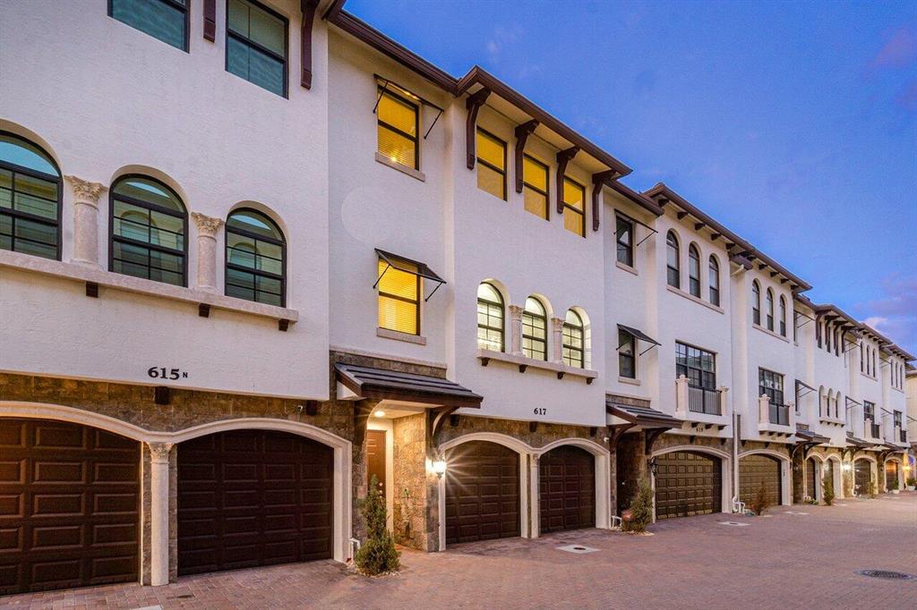 617 Windward Circle N