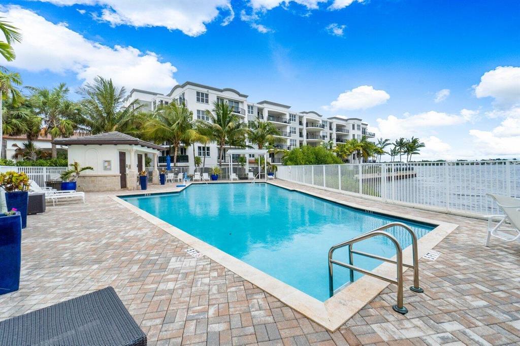 617 Windward Circle N