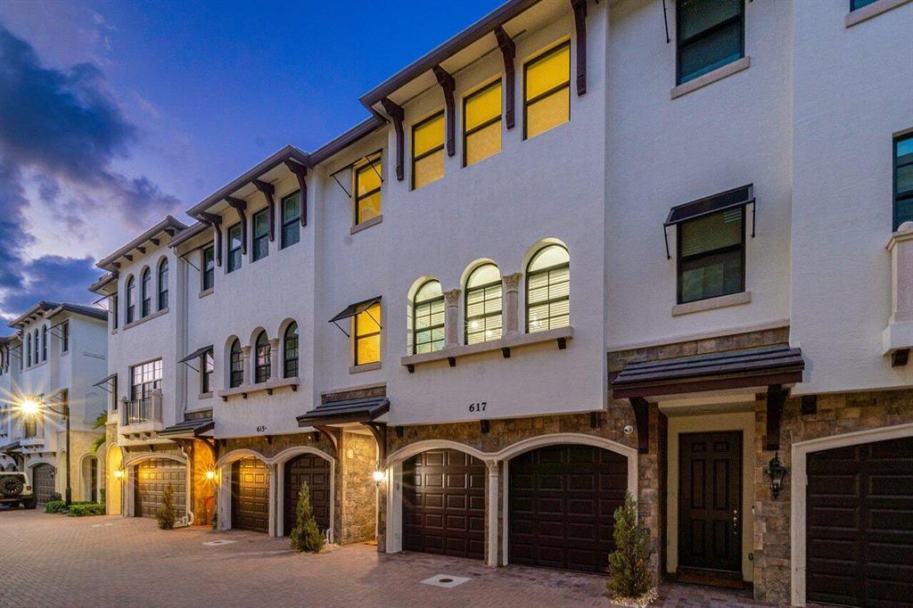 617 Windward Circle N