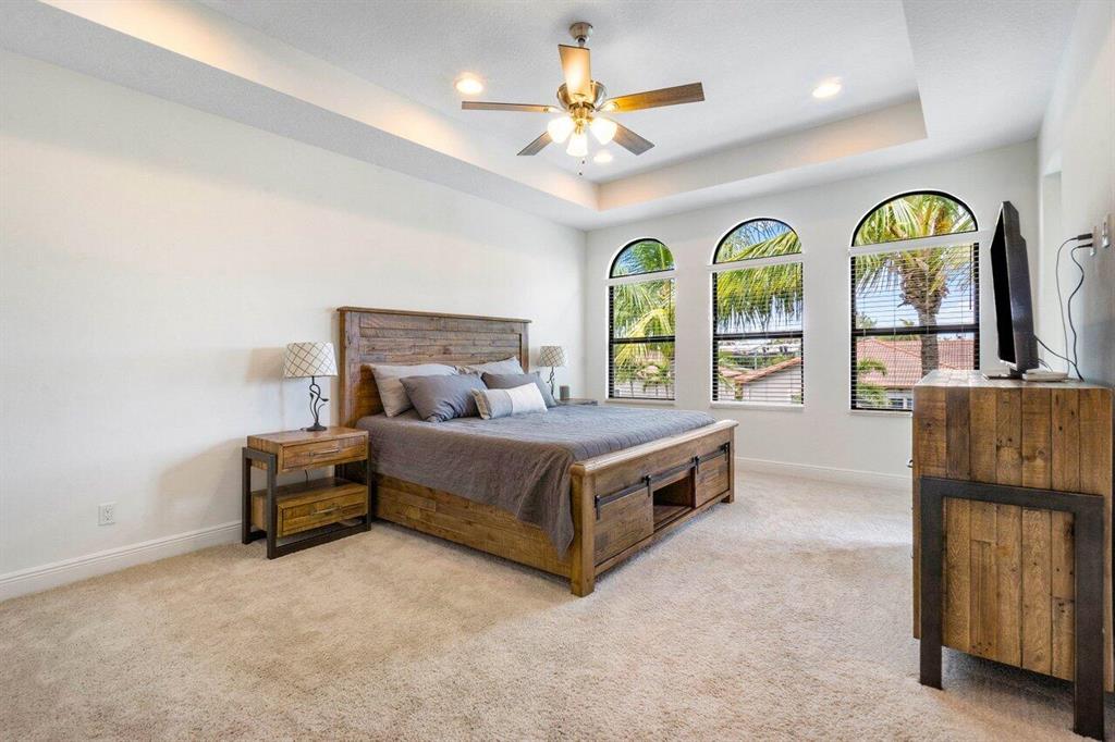 617 Windward Circle N