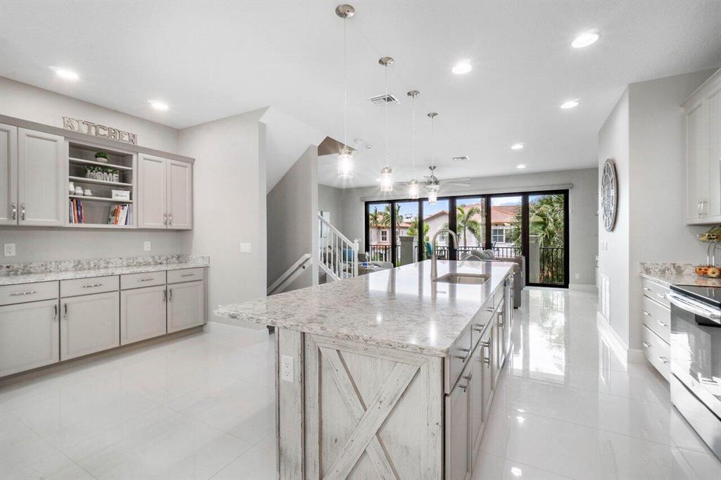 617 Windward Circle N