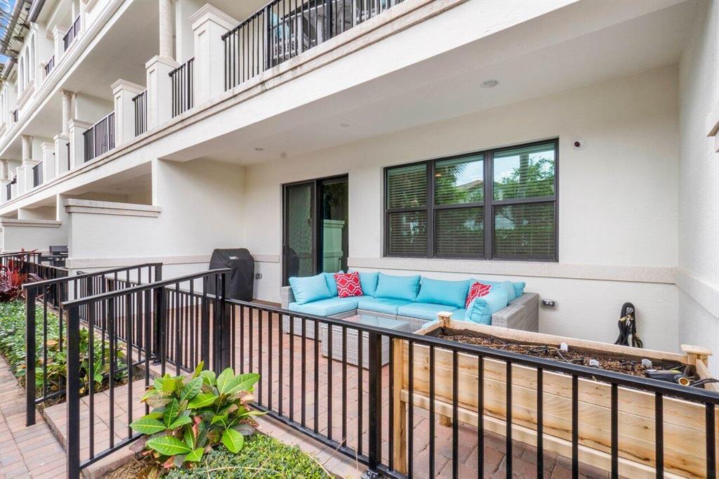 617 Windward Circle N