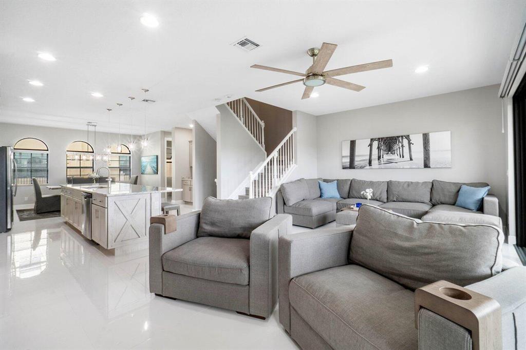 617 Windward Circle N