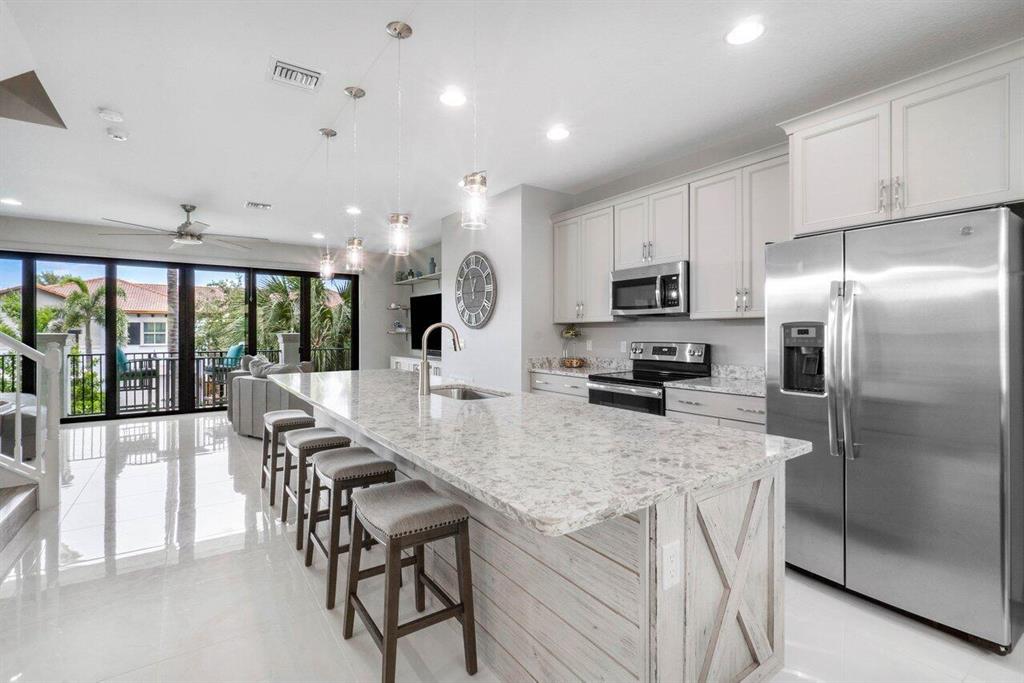 617 Windward Circle N