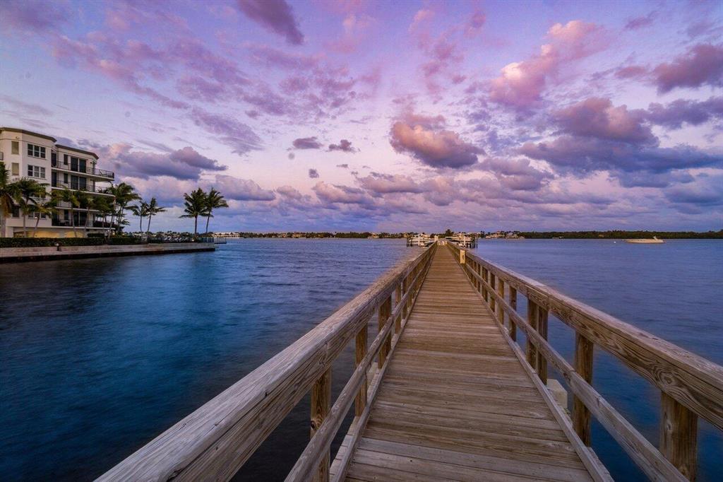 617 Windward Circle N